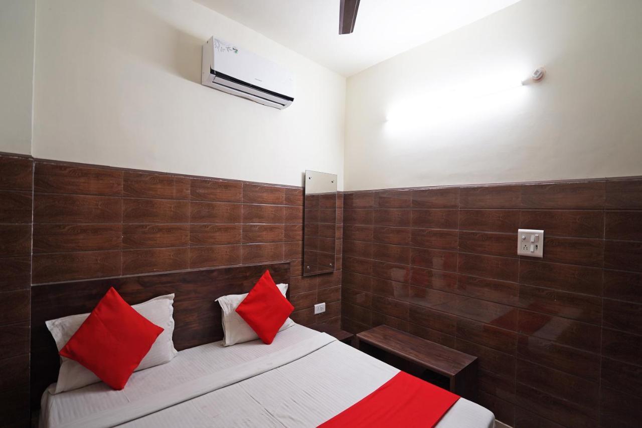 Hotel O Shri Sai Guest House เดลี ภายนอก รูปภาพ