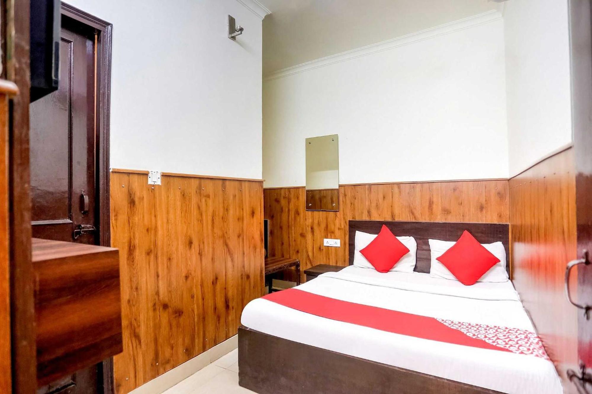 Hotel O Shri Sai Guest House เดลี ภายนอก รูปภาพ