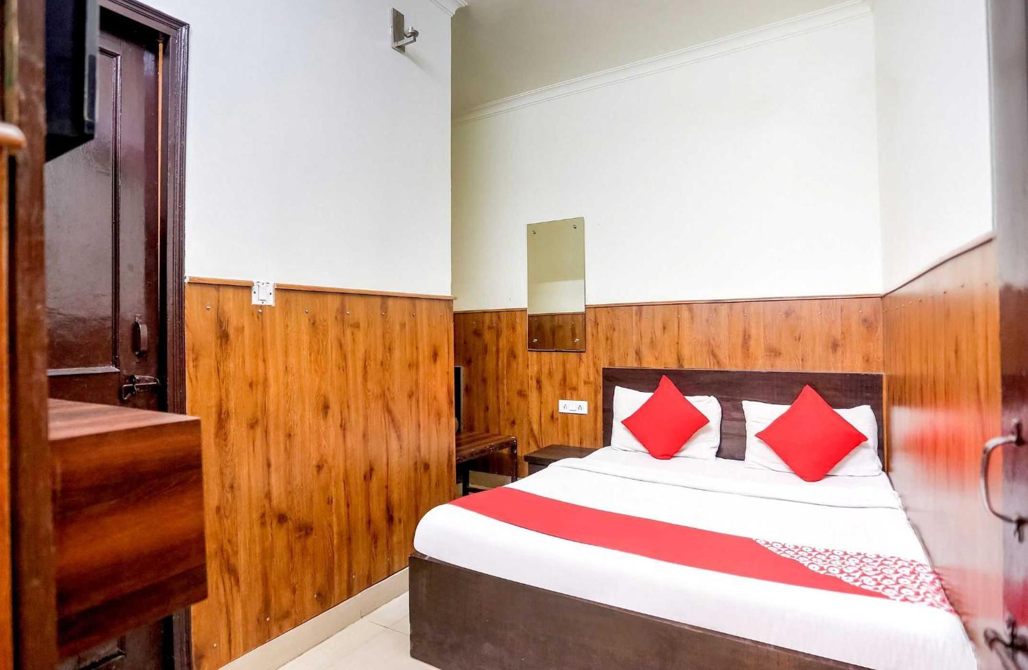 Hotel O Shri Sai Guest House เดลี ภายนอก รูปภาพ
