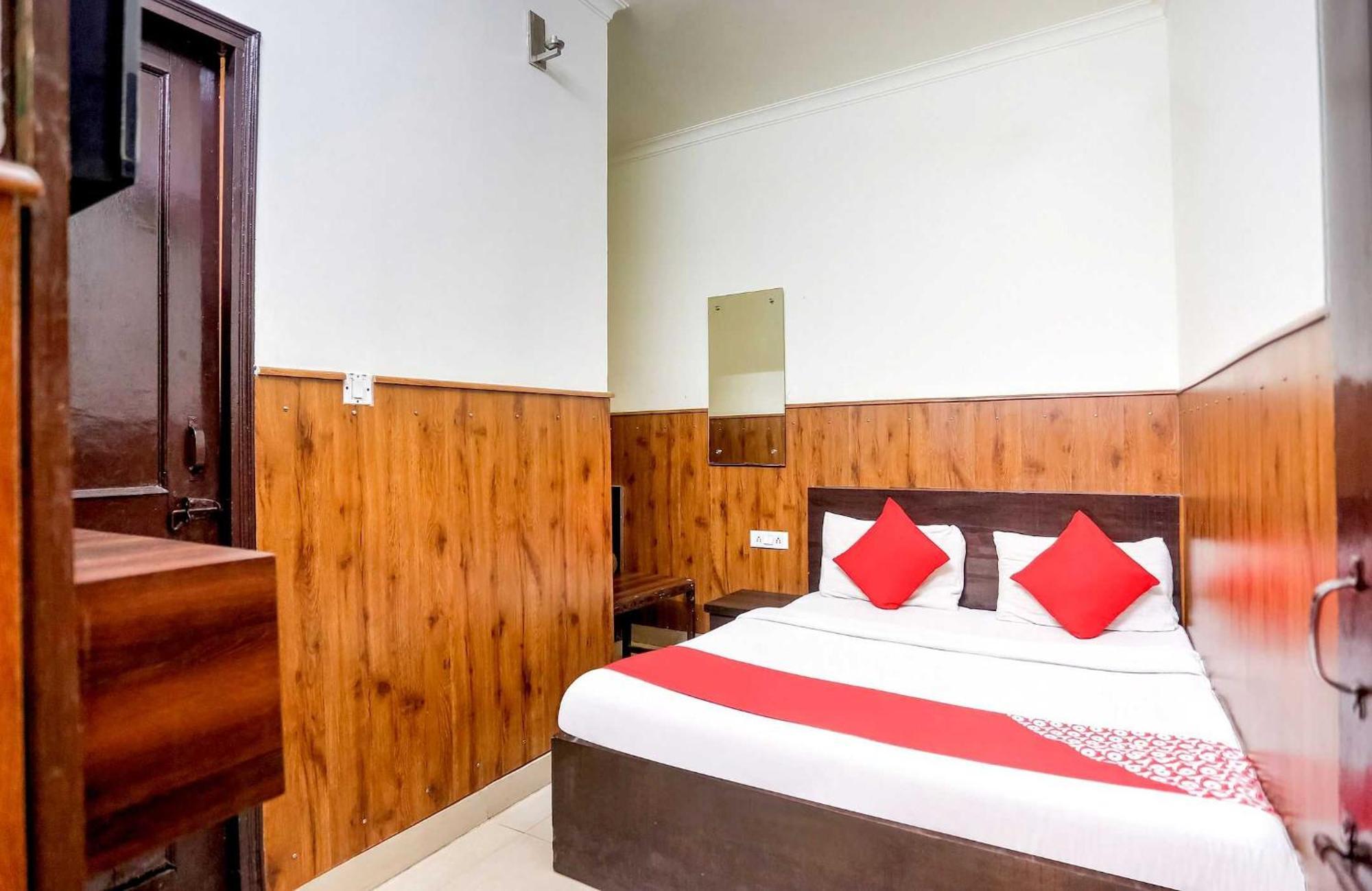 Hotel O Shri Sai Guest House เดลี ภายนอก รูปภาพ