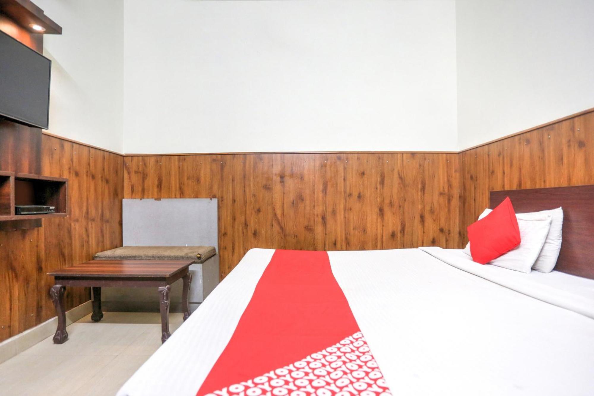 Hotel O Shri Sai Guest House เดลี ภายนอก รูปภาพ