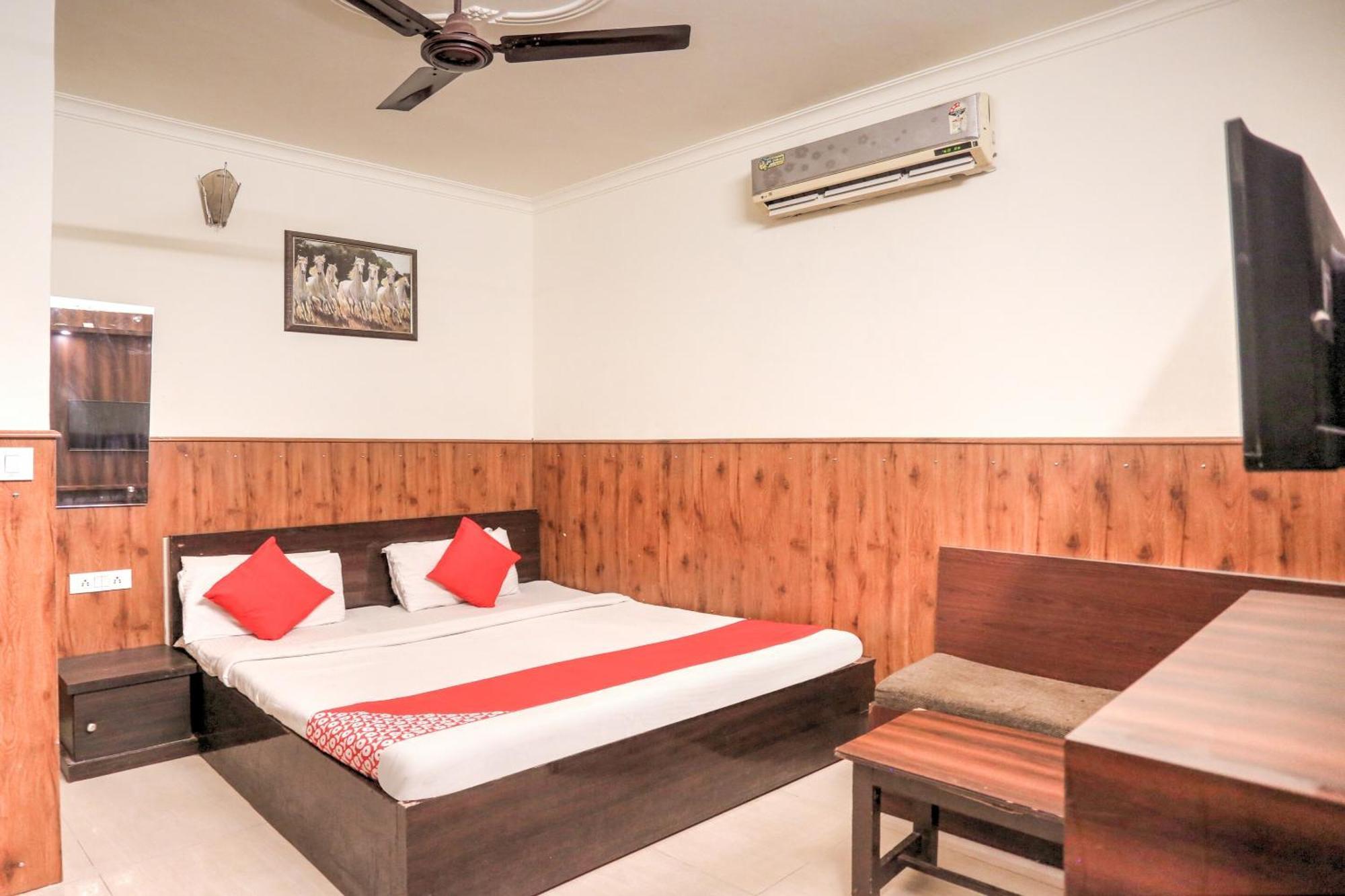 Hotel O Shri Sai Guest House เดลี ภายนอก รูปภาพ