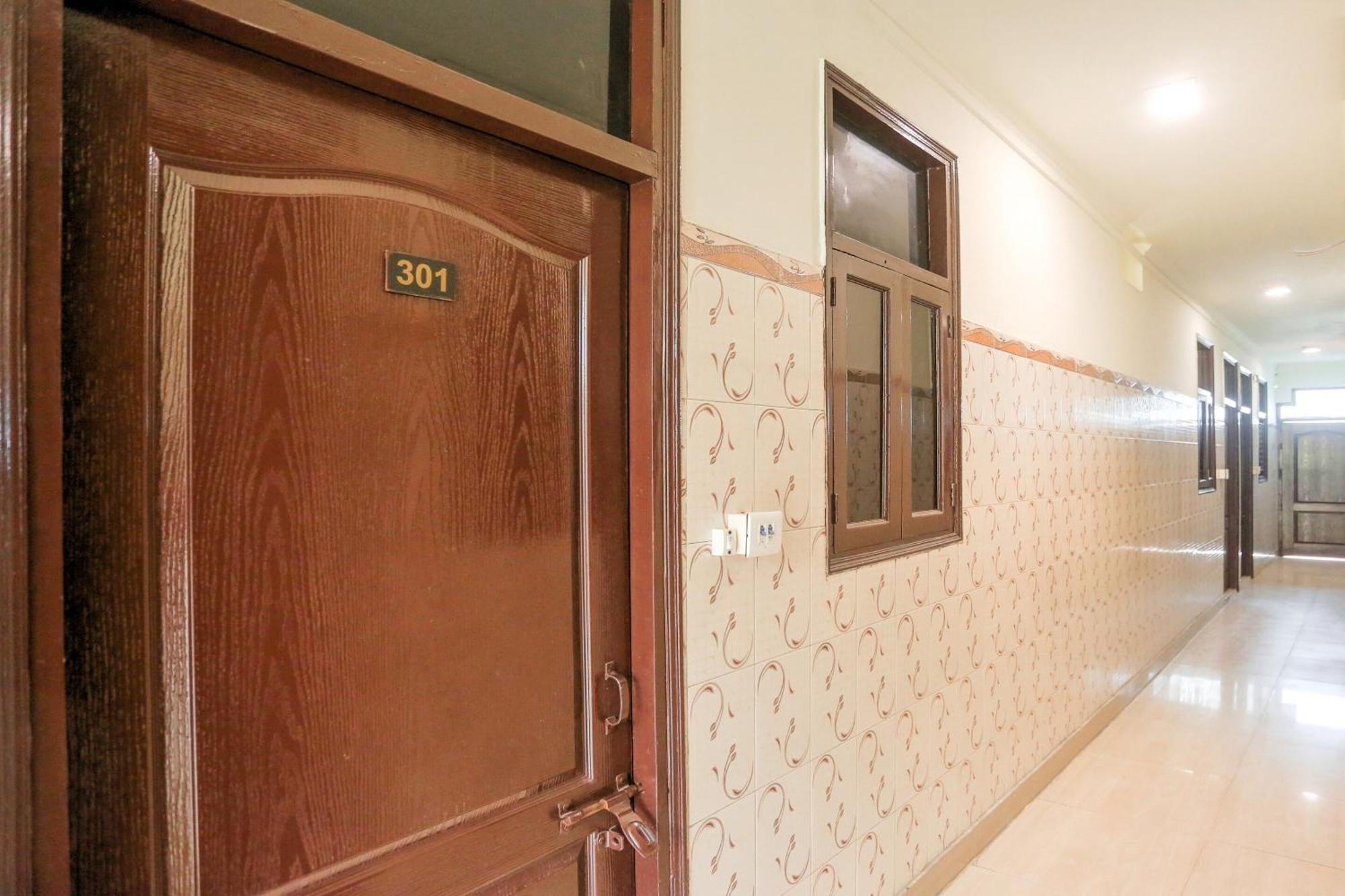 Hotel O Shri Sai Guest House เดลี ภายนอก รูปภาพ
