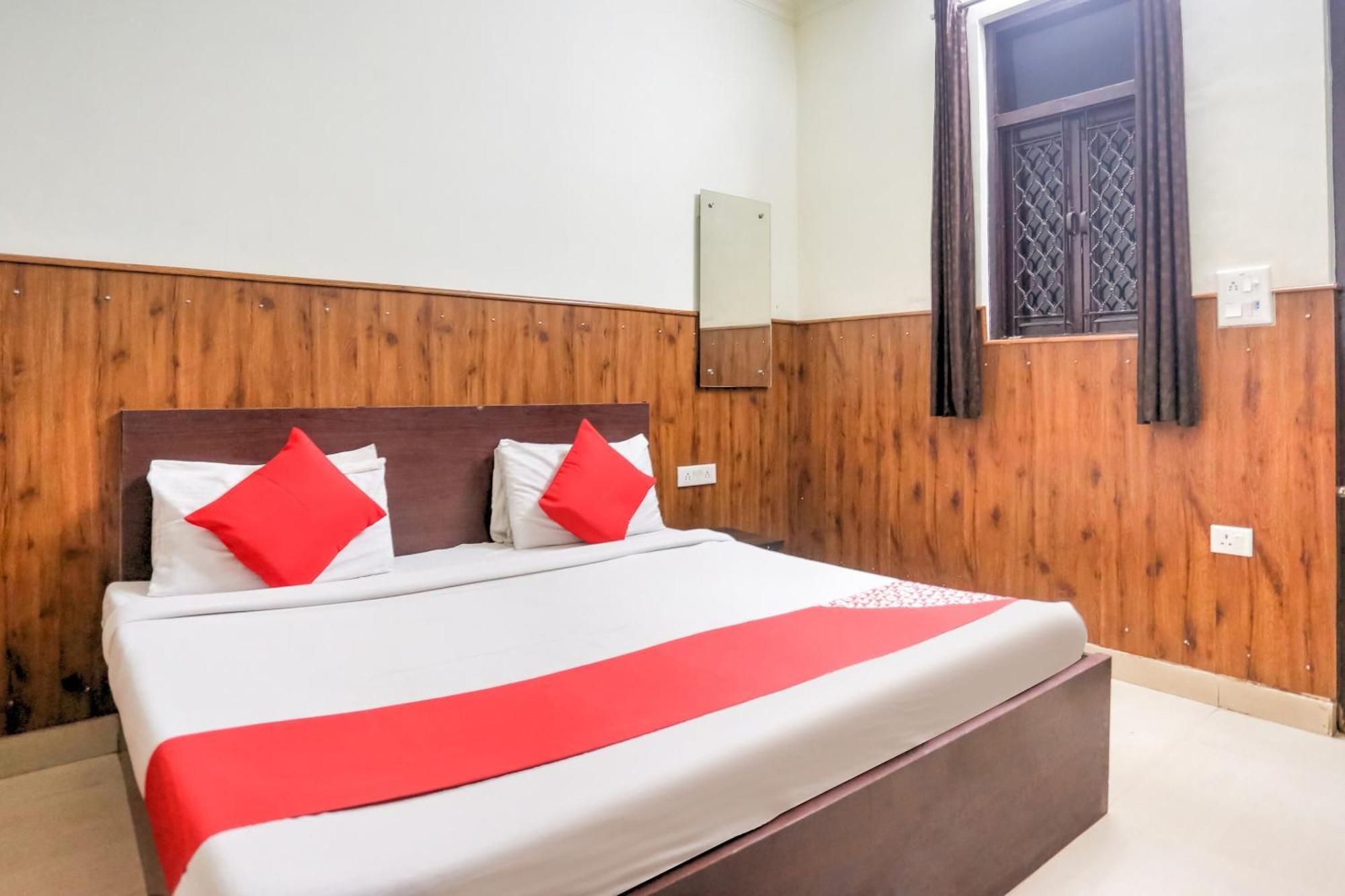 Hotel O Shri Sai Guest House เดลี ภายนอก รูปภาพ