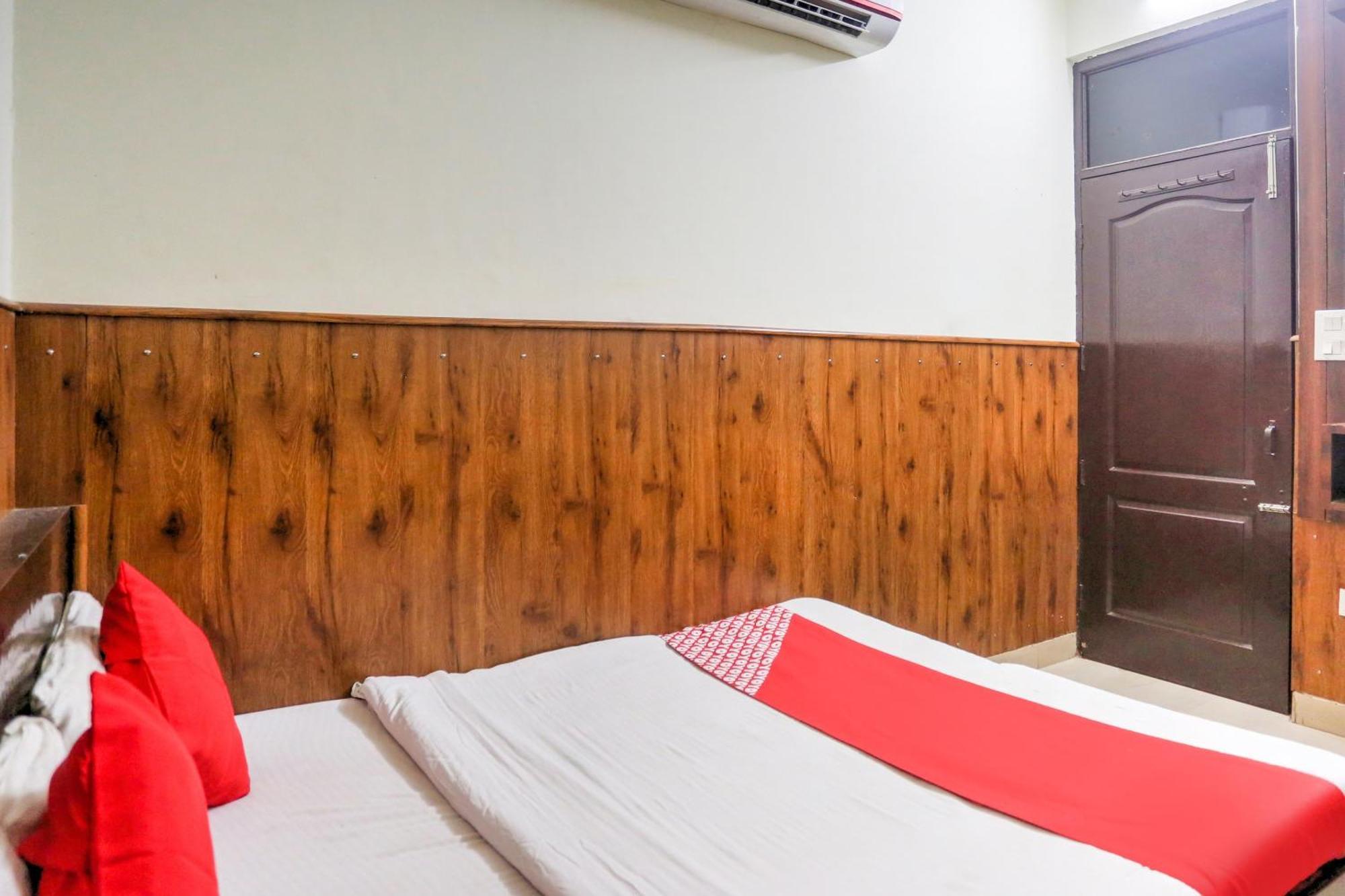 Hotel O Shri Sai Guest House เดลี ภายนอก รูปภาพ