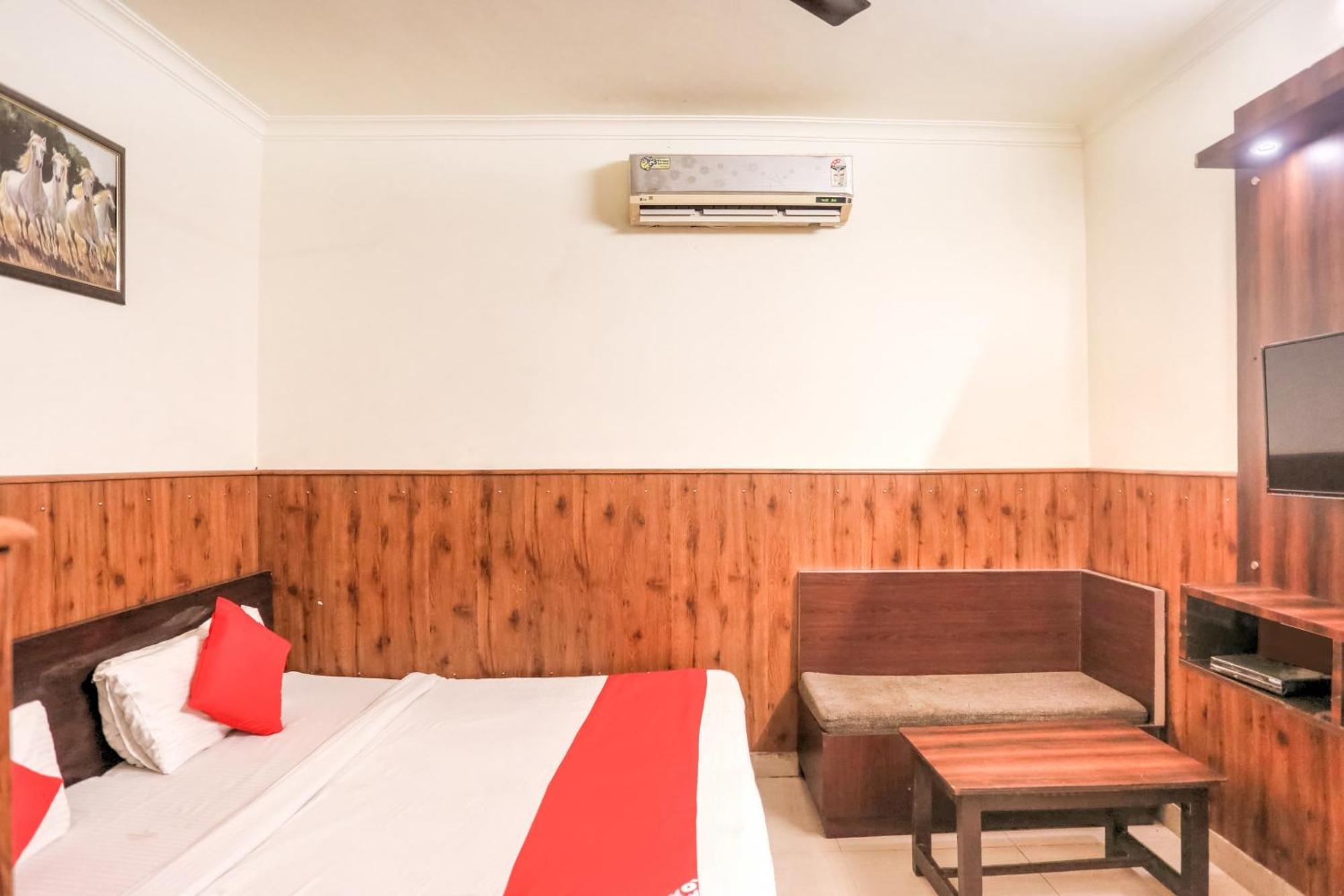 Hotel O Shri Sai Guest House เดลี ภายนอก รูปภาพ