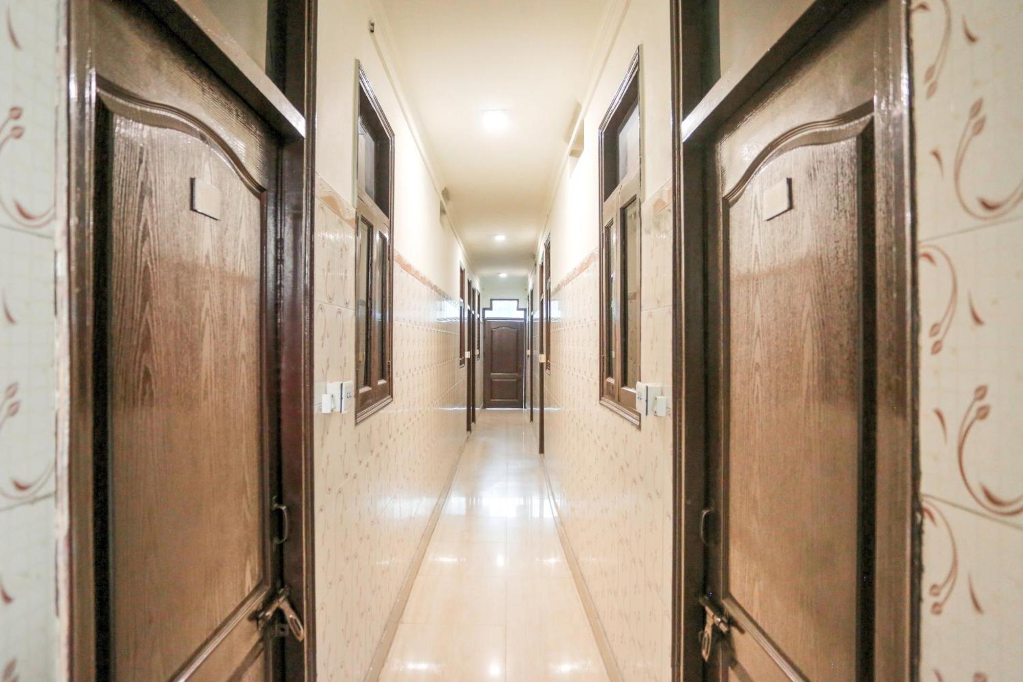 Hotel O Shri Sai Guest House เดลี ภายนอก รูปภาพ