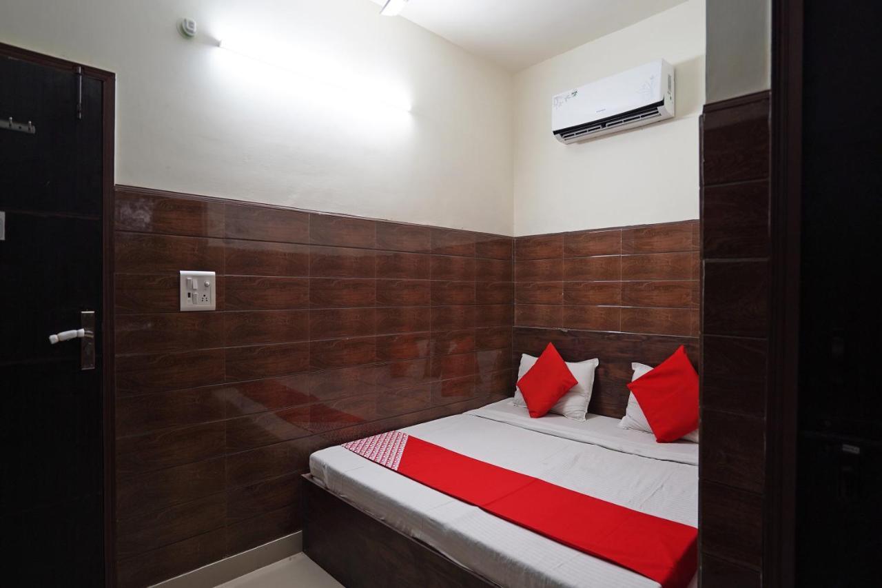 Hotel O Shri Sai Guest House เดลี ภายนอก รูปภาพ