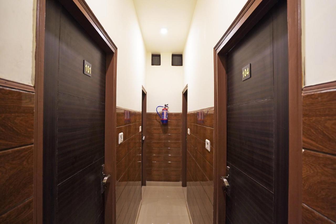 Hotel O Shri Sai Guest House เดลี ภายนอก รูปภาพ