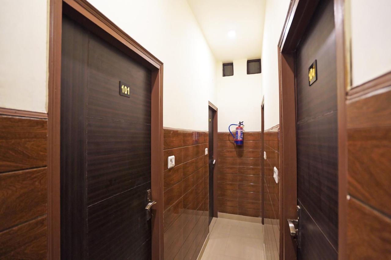 Hotel O Shri Sai Guest House เดลี ภายนอก รูปภาพ